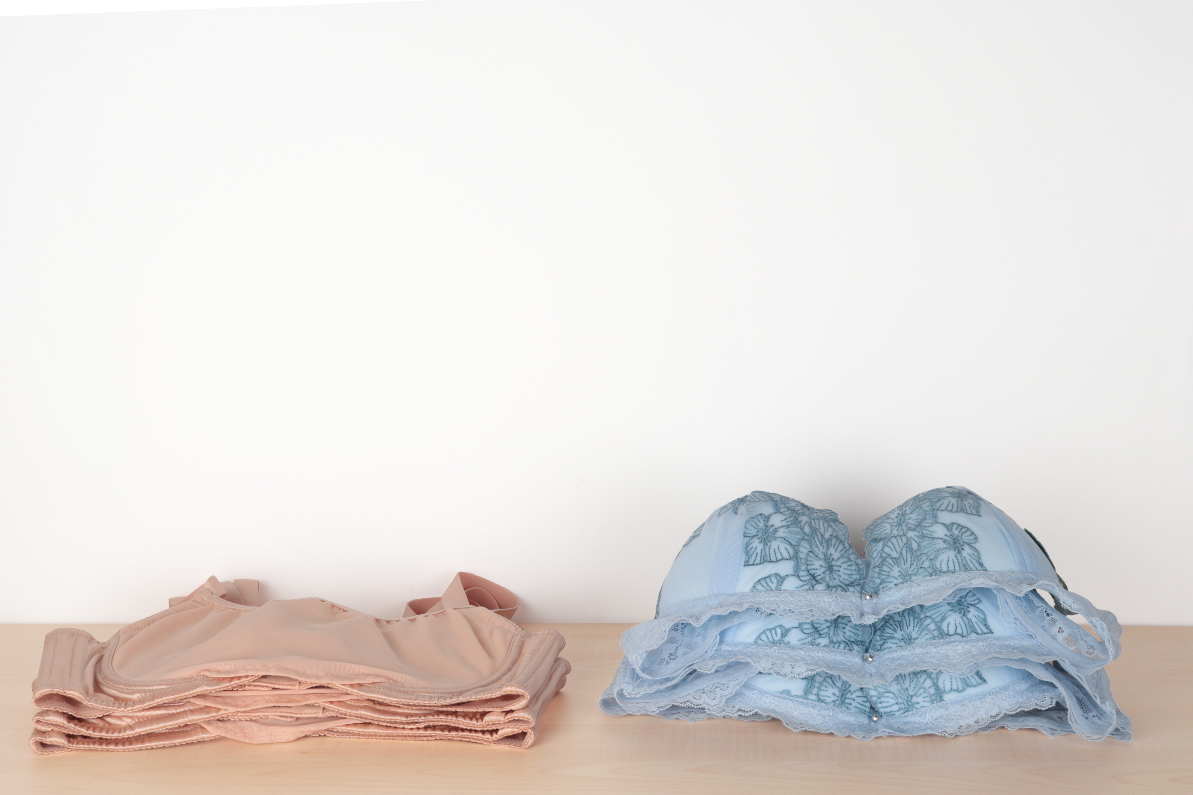 収納に困らない、厚みを抑えたコンパクト設計