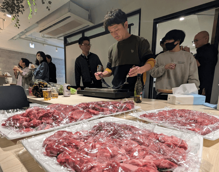 みんなで堪能する肉は格別