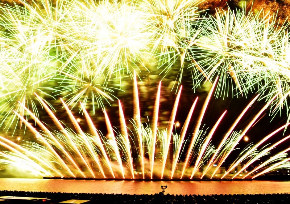 なにわ淀川花火大会(出所:「なにわ淀川花火大会HP( https://www.yodohanabi.com/)」)