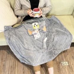 トムとジェリーのブランケット。フード付きで暖かい！掛けても巻いても存在感抜群、トムとジェリーに変身！