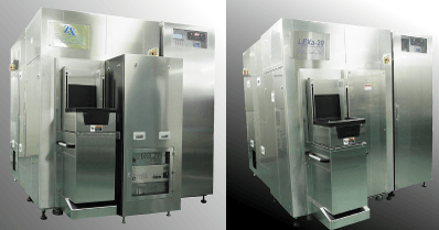 主力製品のフォトマスク用CD-SEM「ZX」(左)、フォトマスク欠陥レビュー&分析SEM「LEXa-20」(右)。多くの半導体メーカー、ファンドリメーカー、及びフォトマスクメーカーで採用されている