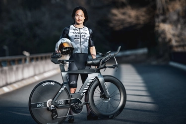 日本トップトライアスリート古谷純平、宮古島2連覇へ — 「スピードマックス CFR」を公開