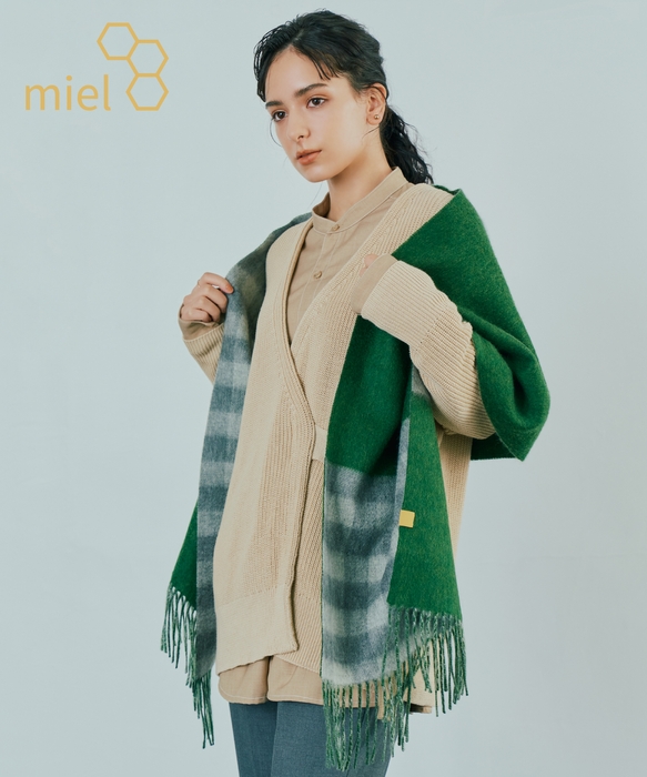 巻いて羽織れる多機能アイテム