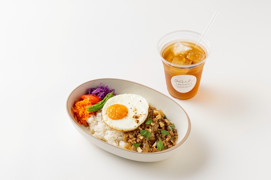 店内用飲食イメージ(皿提供/ガパオライス)(1,000円)