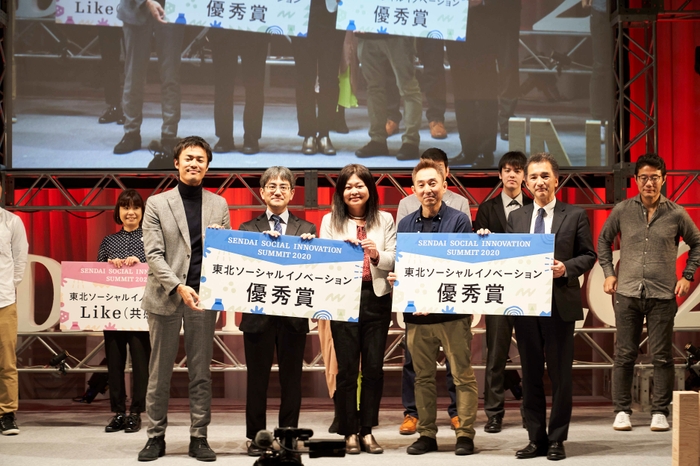 優秀賞を受賞した 成澤氏・高橋氏・伊藤 彰氏