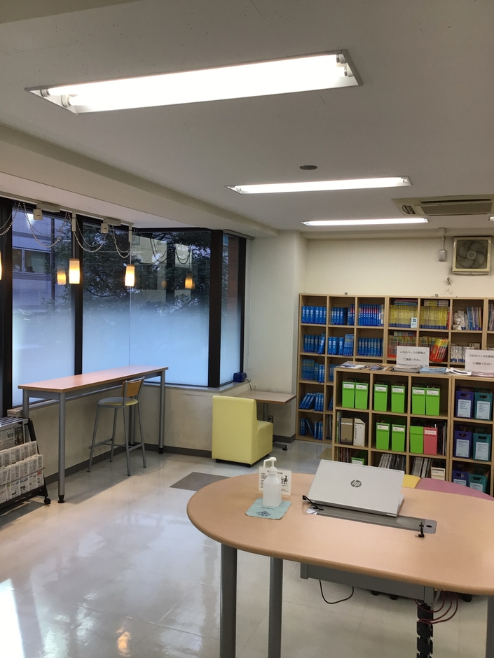 資料閲覧コーナー