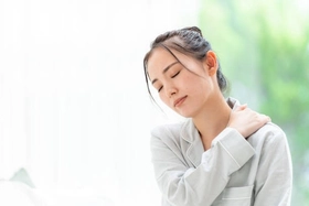 病院では異常なし。
でもすっきりしない…「なんとなくの重だるさ」と身体の深い関係