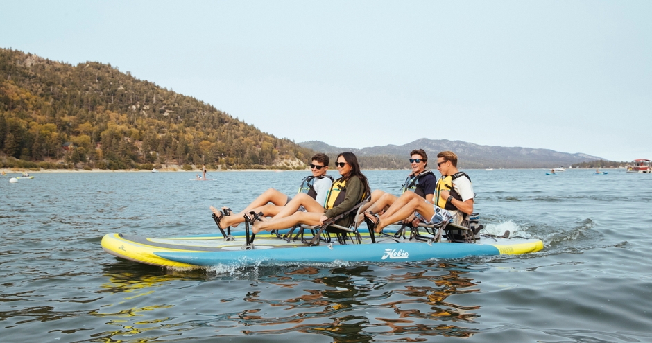 4人乗りの足漕ぎボード