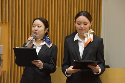 「M-CAP」の2人が司会