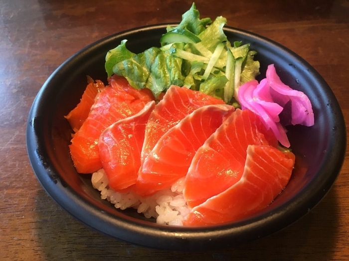 サーモン丼