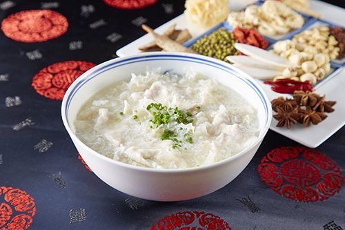 雲片銀耳羹　白きくらげと鶏肉のとろみスープ(イメージ）