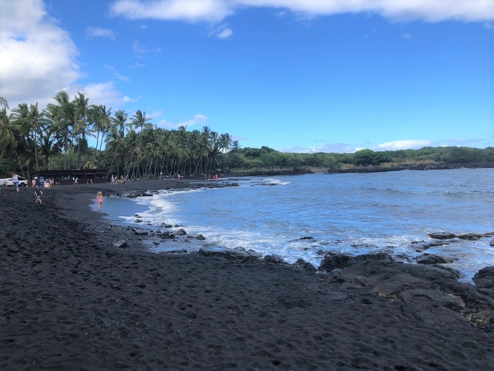 Black sand beach(2)