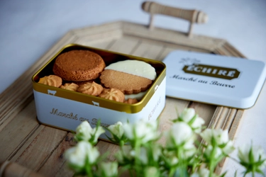 エシレ・マルシェ オ ブール <大阪・梅田>
ホワイトデー限定缶「サブレ・ショコラ ブラン」発売
2026年3月1日（日）～3月14日（土）