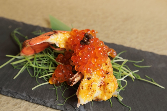 オマール海老の雲丹焼き いくらまみれ
