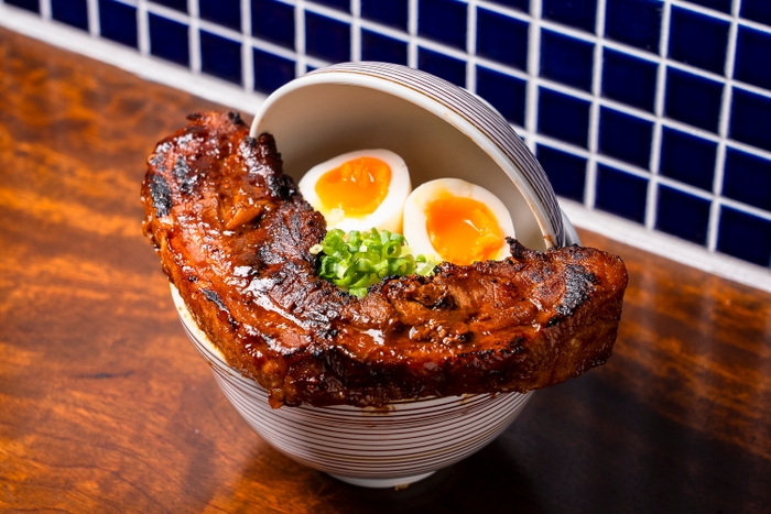 とろけるスマイル味噌角煮(約300g)丼