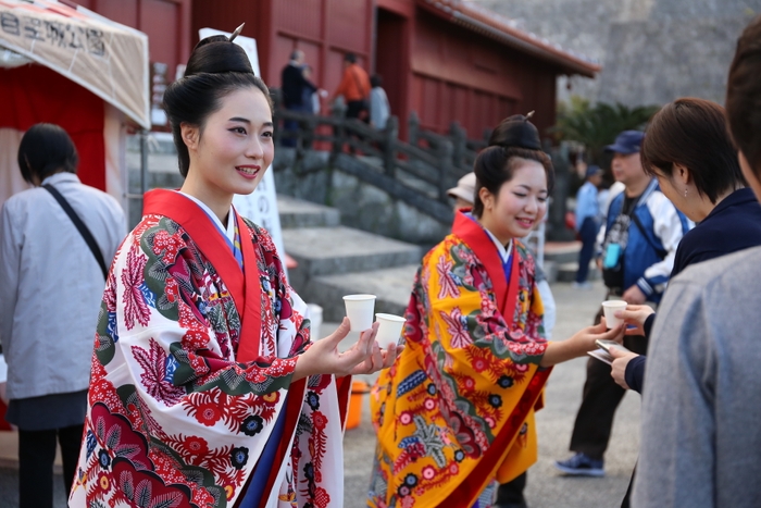 お茶・甘酒の振る舞い