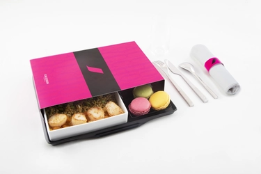 エールフランス航空のア・ラ・カルトミールにパリの老舗, 「FAUCHON-フォション」メニューが新登場！ プレミアムエコノミー、エコノミークラス限定、 4月1日からパリ発長距離線でスタート！