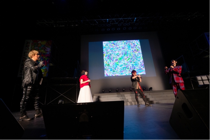 左から、遠藤正明さん、石田燿子さん、きただにひろしさん、TAKUROMAN