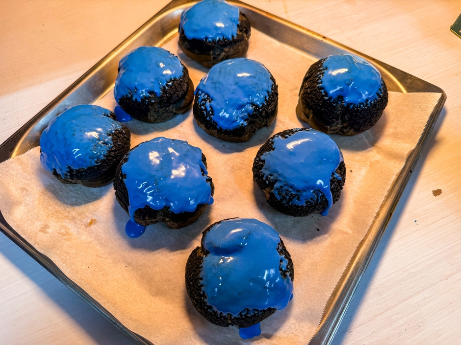 青いシュークリーム