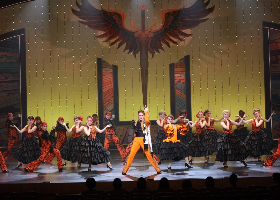 「2025年 レビュー 夏のおどり」写真提供:OSK日本歌劇団