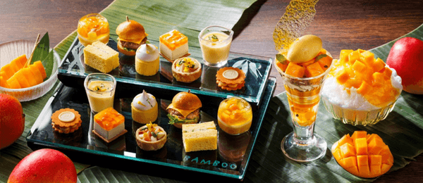 左より「近大マンゴーのアフタヌーンティー」、「近大マンゴーのごろっとパルフェ」、「近大マンゴーのふわふわかき氷」