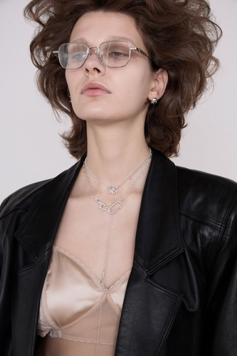 Paris Fashion Week期間開催「Première Classe」The Selectionに選出 ─ Soierie<ソワリー> / norme<ノーム>、26 F/W Collectionを8月26日(水)発売 1 f11Xl8EuBQzVTenOqWXp