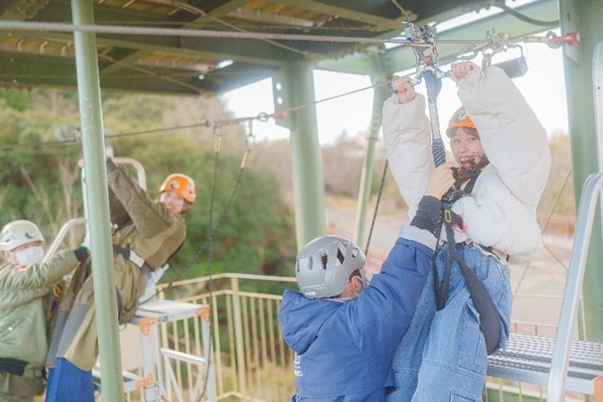▲2人同時に飛べる絆ジップラインに挑戦しよう!