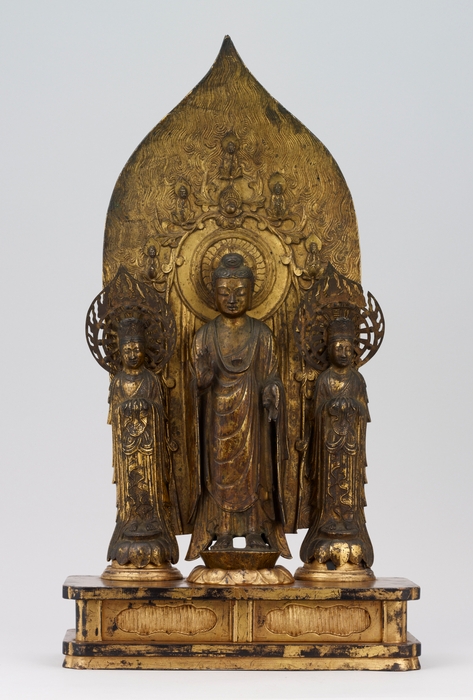 画像6　重要文化財　如来および両脇侍立像