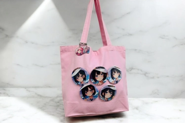 忘年会需要に向け、写真で作るオリジナル景品（チャーム・缶バッジ・ミラー）を1週間限定で特別価格で提供開始