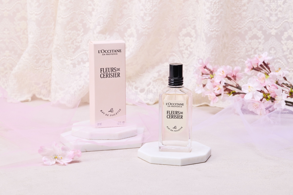 〈フルールドスリジエサクラ［チェリーブロッサム］オードトワレ〉