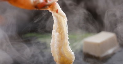 鮮度抜群の活蟹を特製出汁でしゃぶしゃぶ/一例