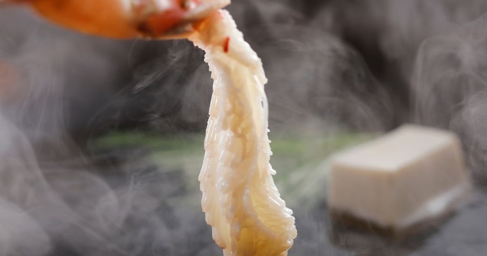 鮮度抜群の活蟹を特製出汁でしゃぶしゃぶ/一例