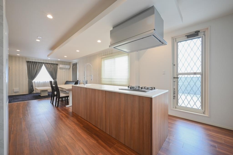 Jスイートはアイランドキッチン・バルコニー付