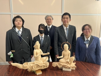 雲中供養菩薩の彩色を誠恵高校が担当　 沼津御用邸記念公園で制作途中を特別公開