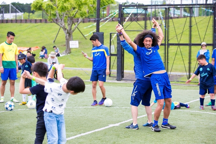 豪華講師陣を迎えてのサッカー教室