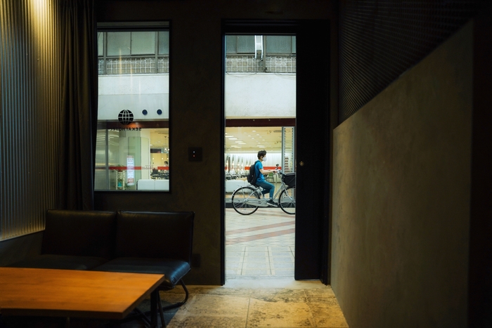 ドアを開けたら、そこは商店街