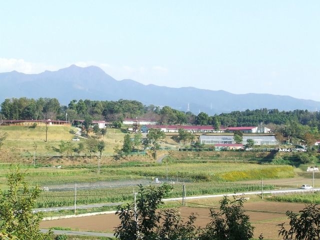 のどかな田園の中の農場