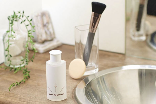 化粧筆・パフ専用クリーナー「Laver le pinceau(ラヴェ・ル・パンス)」