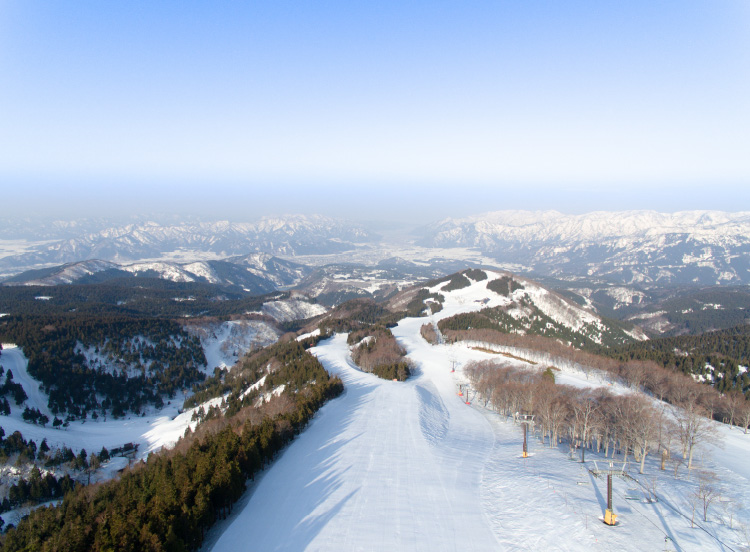 スキージャム勝山 1日300㌧の造雪能力を誇る人工造雪機本格稼働 | NEWSCAST