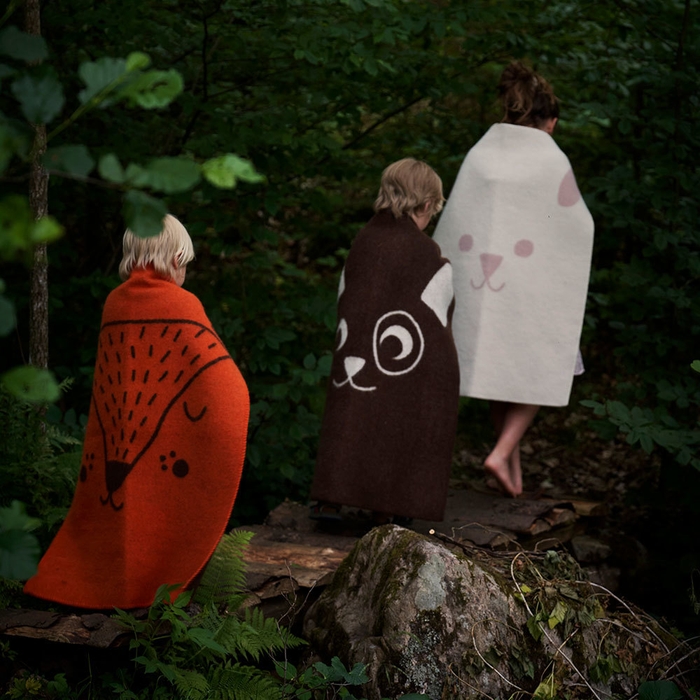 全ウール生産量のわずか3%以下とされる「オーガニックウール」を100%使用したウールブランケットも展開。