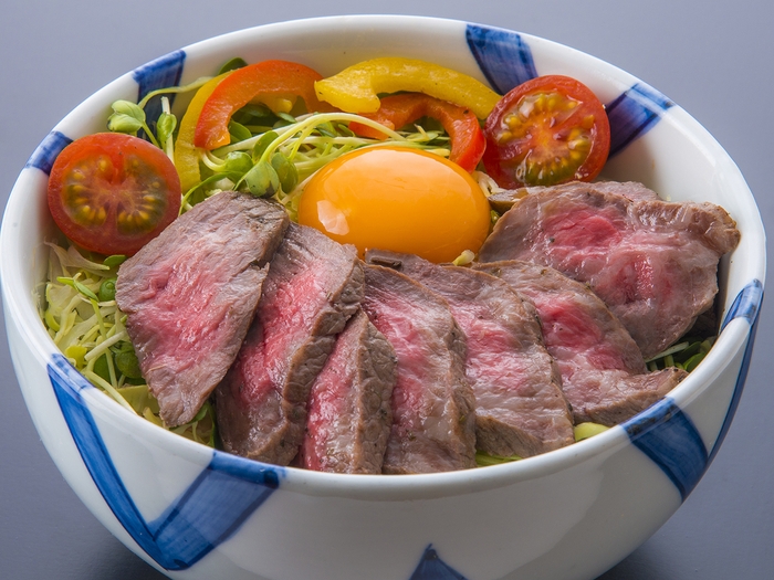 比婆牛のルーツで食べる 比婆牛ローストビーフ丼