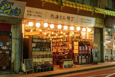開業から2年半で累計5万人超 “静岡最狂の酒場” 「熱海ミニ横丁」が2025年の集大成を公開