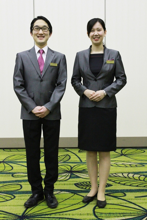 グレーと黒のブレザータイプ