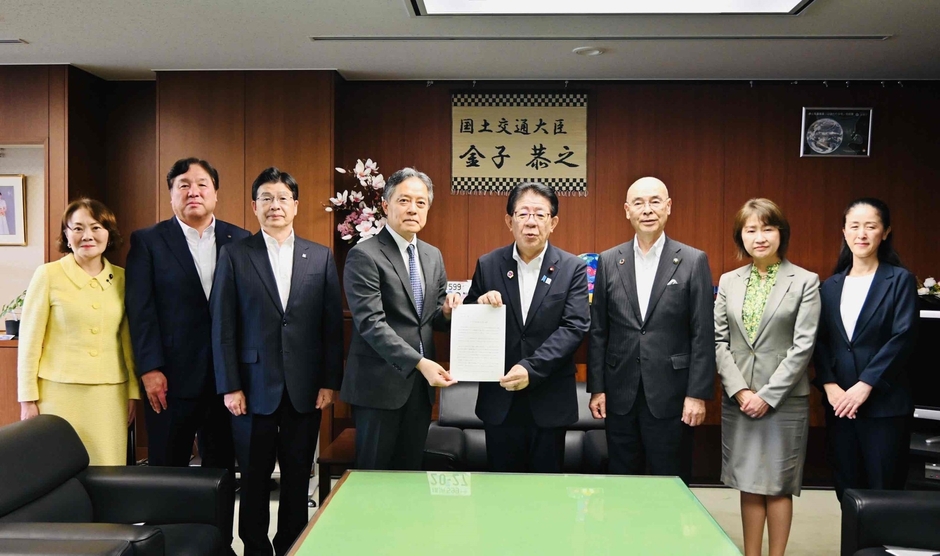 特別区長会有志と金子恭之国土交通大臣