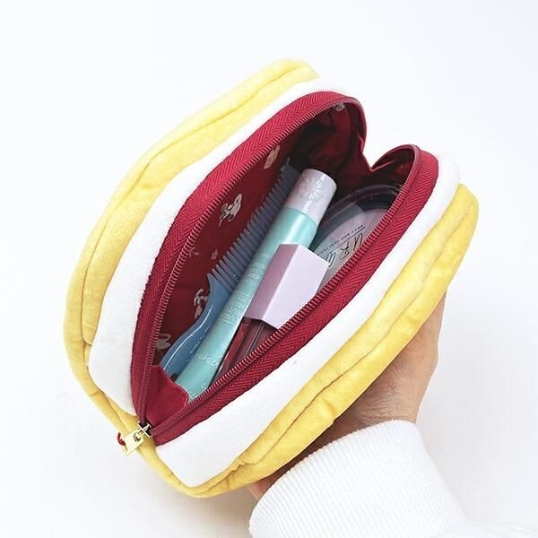 スヌーピーのスイーツがモチーフのポーチ