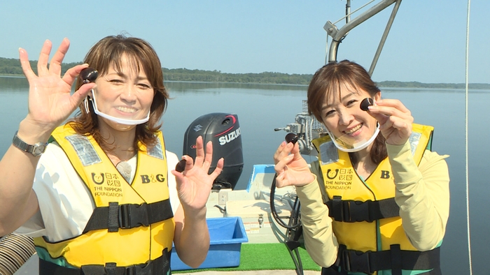 HTB北海道テレビ「オホーツクへの誘いⅡ」左から岡崎朋美、高田まゆみ(C)HTB