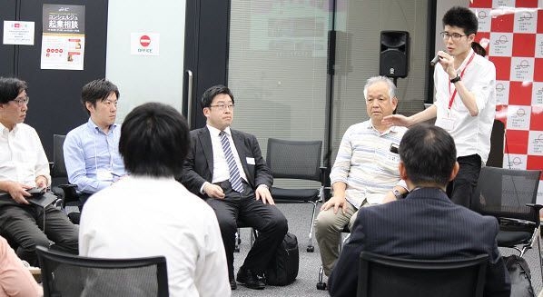 交流会・課題シェアの様子