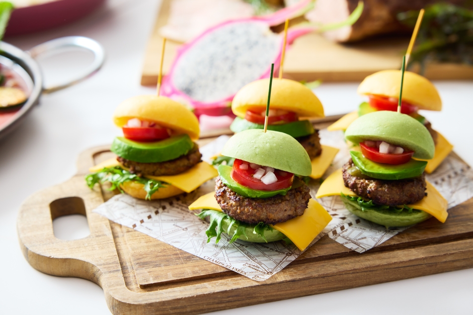 セルフメイドでお子様も楽しい牛肉100%パテのハンバーガー