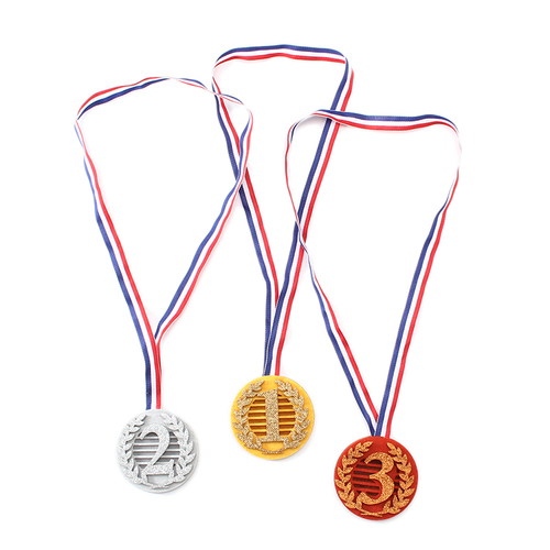 「フェルト メダルセット」価格：319円／金、銀、銅メダル3点セットのフェルトメダル。