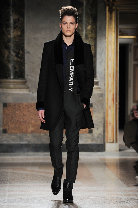 ロベルト カヴァリ メンズコレクションより